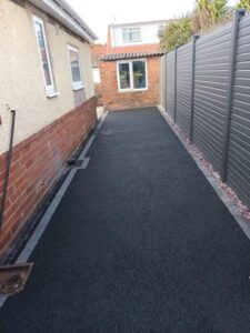 composite fencing tarmac 03