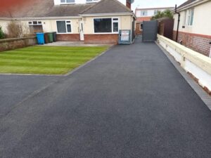 composite fencing tarmac 06